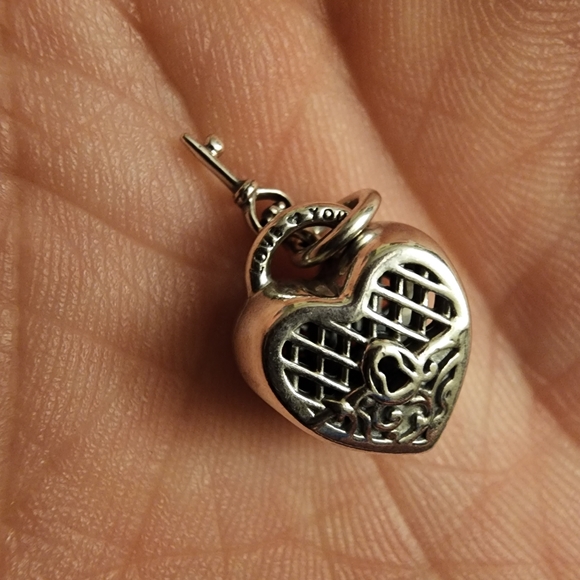 Pandora heart lock and key charm - Picture 3 of 4